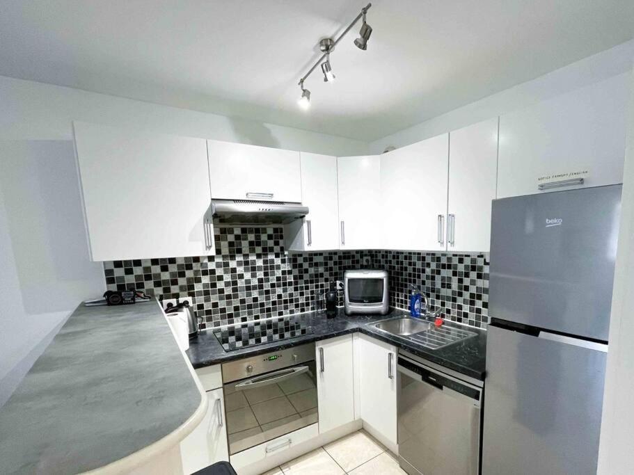 Modern One Bedroom Apartment In คานส์ ภายนอก รูปภาพ