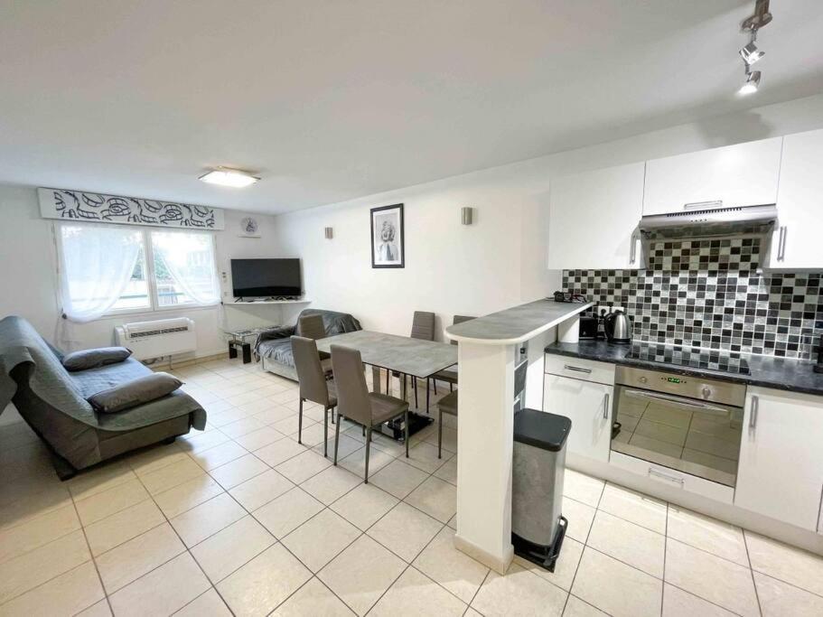 Modern One Bedroom Apartment In คานส์ ภายนอก รูปภาพ